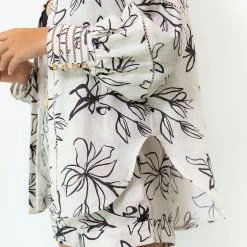 Revel Rey women Sasha Shirt-Noir Floral Linen 8 Revel Rey women Sasha Shirt-Noir Floral Linen -Enchante Home Shop eaa4027cbaf44ac383118351a03f9e7e 1080x